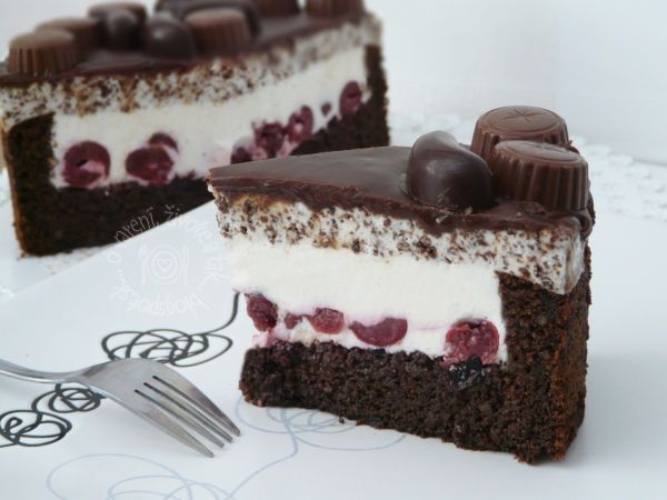 Čokoládová torta s tvarohom a višňami |