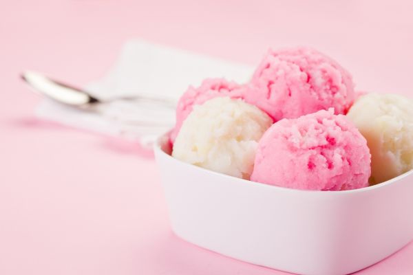 Vanilková a jahodová zmrzlina |