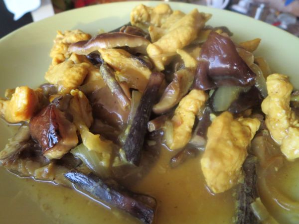 Kuracie mäso s hubami na indický spôsob |