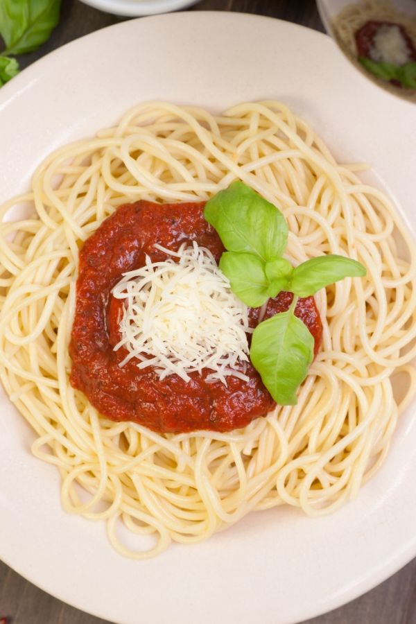 Špagety s neapolskou omáčkou |