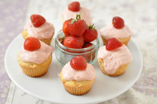 Cupcakes s tvarohovo-jahodovým krémom |