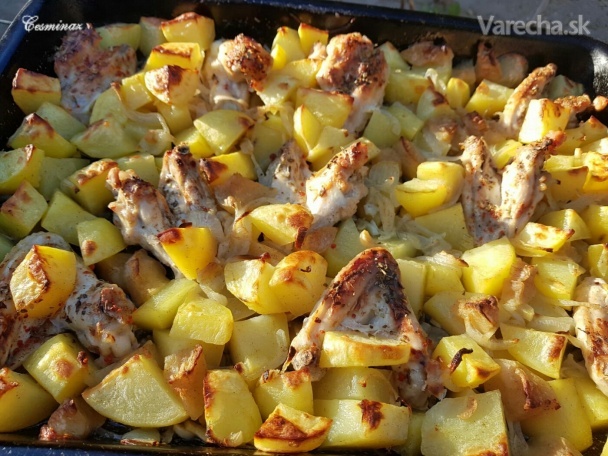Zapečené zemiaky s jablkom a kuracími krídlami (fotorecept) recept