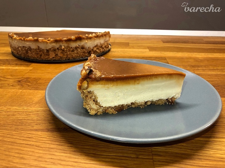 Nepečený karamelový cheesecake (videorecept) recept