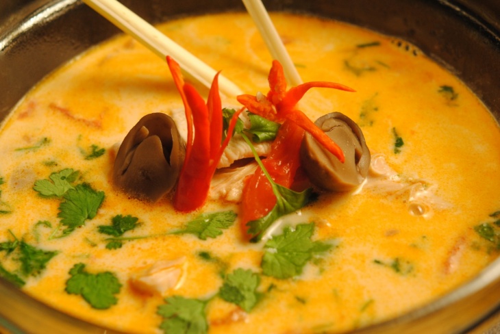 Tom Kha Gai – ostrá hydinová polievka s kokosovým mliekom recept