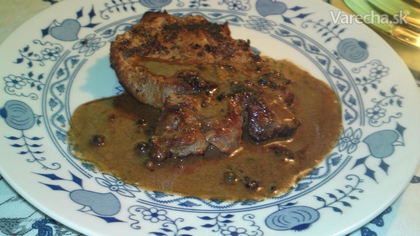 Bravčový steak so smotanovou omáčkou so zeleným korením ...