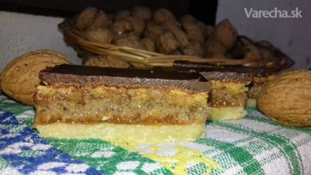 Hnetený orechový koláč s piškótou (fotorecept) recept