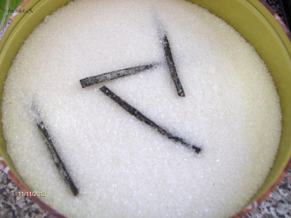 FOTORECEPT: Domáci poctivý vanilkový cukor
