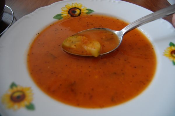 Rajčinovo-cuketová chilli polievka