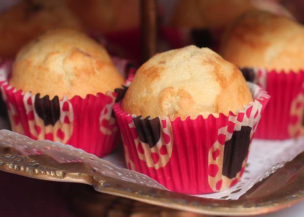 Vanilkové muffiny plnené pudingom