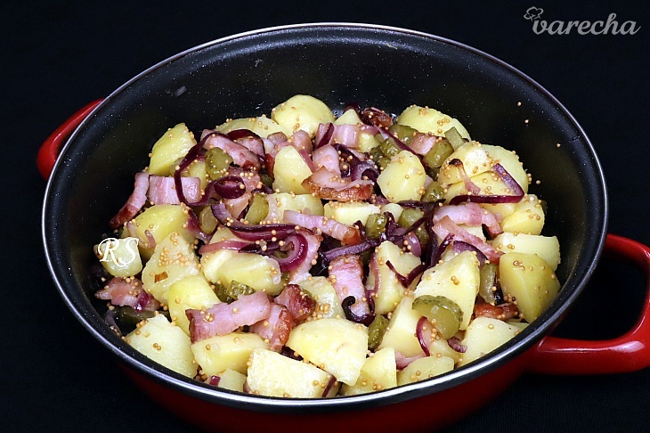 Teplý zemiakový šalát so slaninou recept