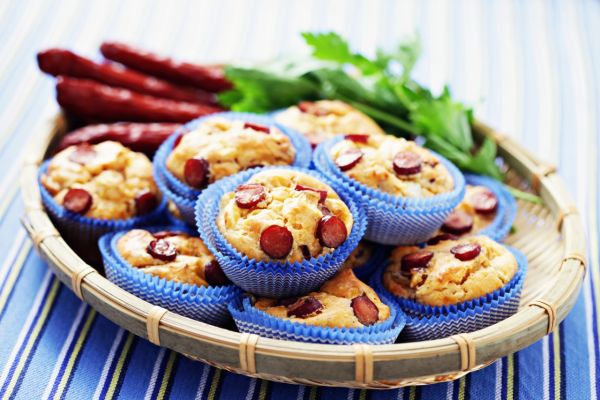 Pikantné syrové muffiny s klobáskou
