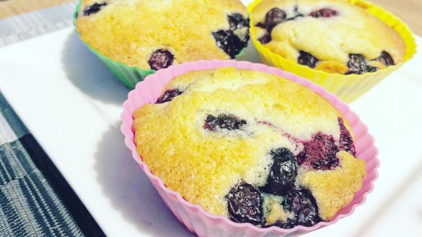 VIDEORECEPT: Bezlepkové muffiny s lesným ovocím