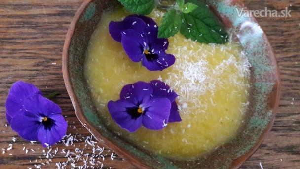 Studená raw ananásová polievka recept