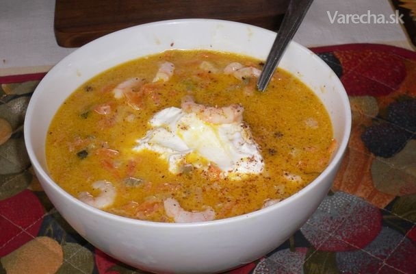Mrkvová hustá polievka s krevetami a jogurtom recept
