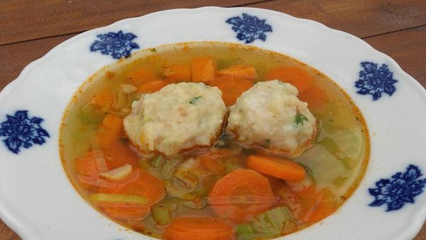 Zeleninová polievka s cuketovými haluškami