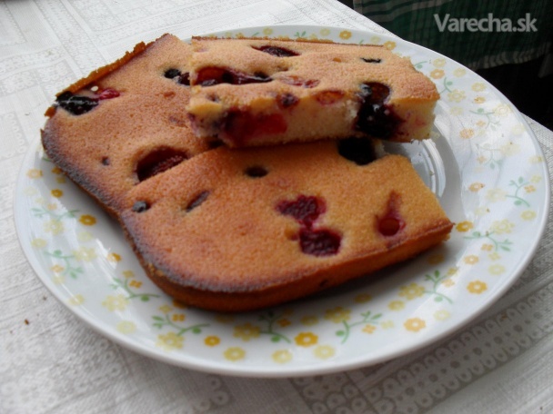 Jednoduchý piškótový koláčik s ovocím recept