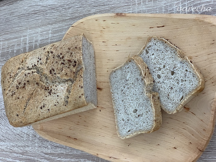 Bezlepkový tmavý celozrnný chlieb vo forme recept
