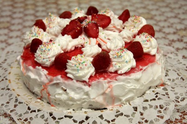 Jahodovo-jogurtová torta so želatínou