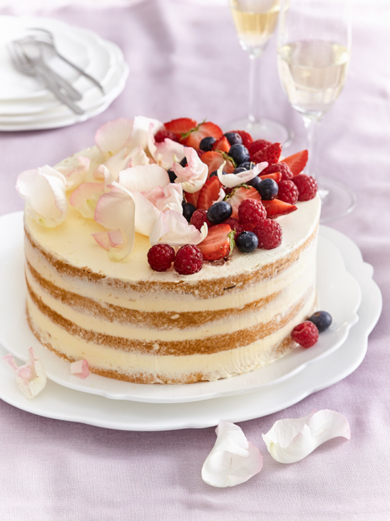 Svadobná torta s vanilkovým krémom a ovocím recept