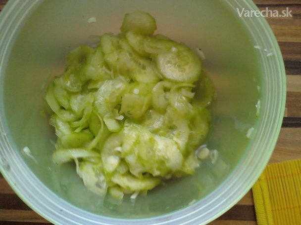 Jarný uhorkový šalát recept