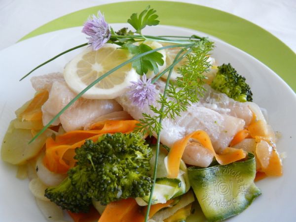 Ryba so zeleninou na pare