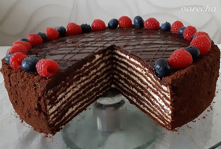 Úžasná čokoládová medová torta so smotanovým krémom ...
