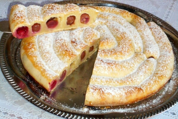 Višňovo-čerešňový točený koláč (fotorecept) recept