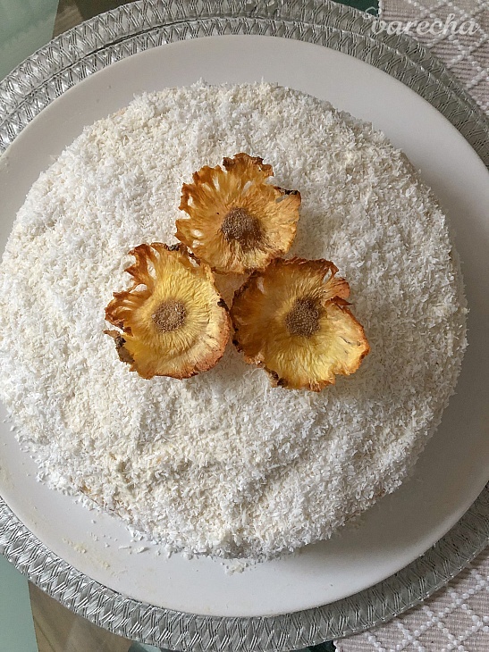 Kokosovo-ananásová torta s ananásovými kvetmi recept